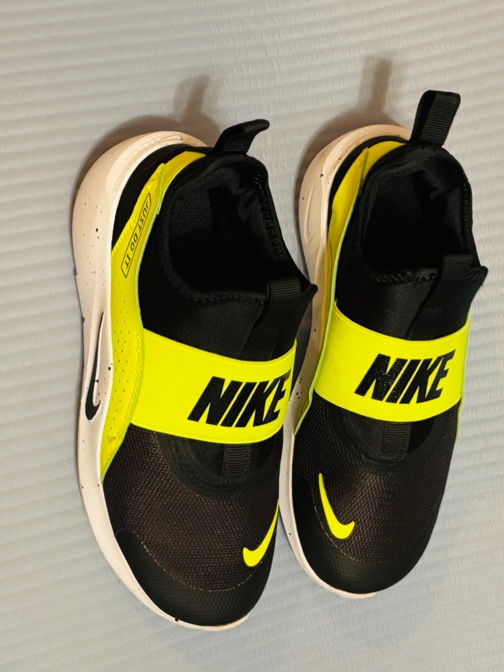 Nike Flex Runner 4 Youth Boys Running Shoes 1Y Black/Green